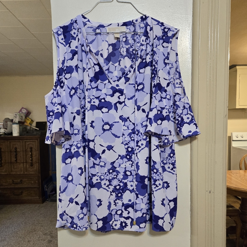 Michael Kors floral cold shoulder ruffle sleeve top size XL in great condition